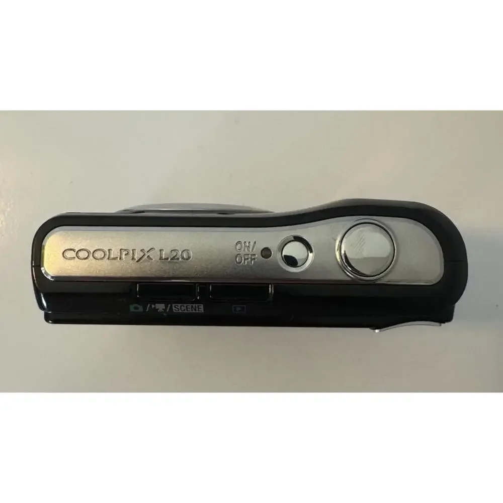 Nikon Coolpix L20 Digital Camera - Black FOR PARTS/Repair DOES NOT POWER ON!